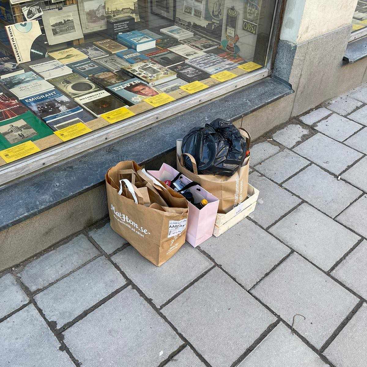 image of Kartong tomglas plast - Stockholm