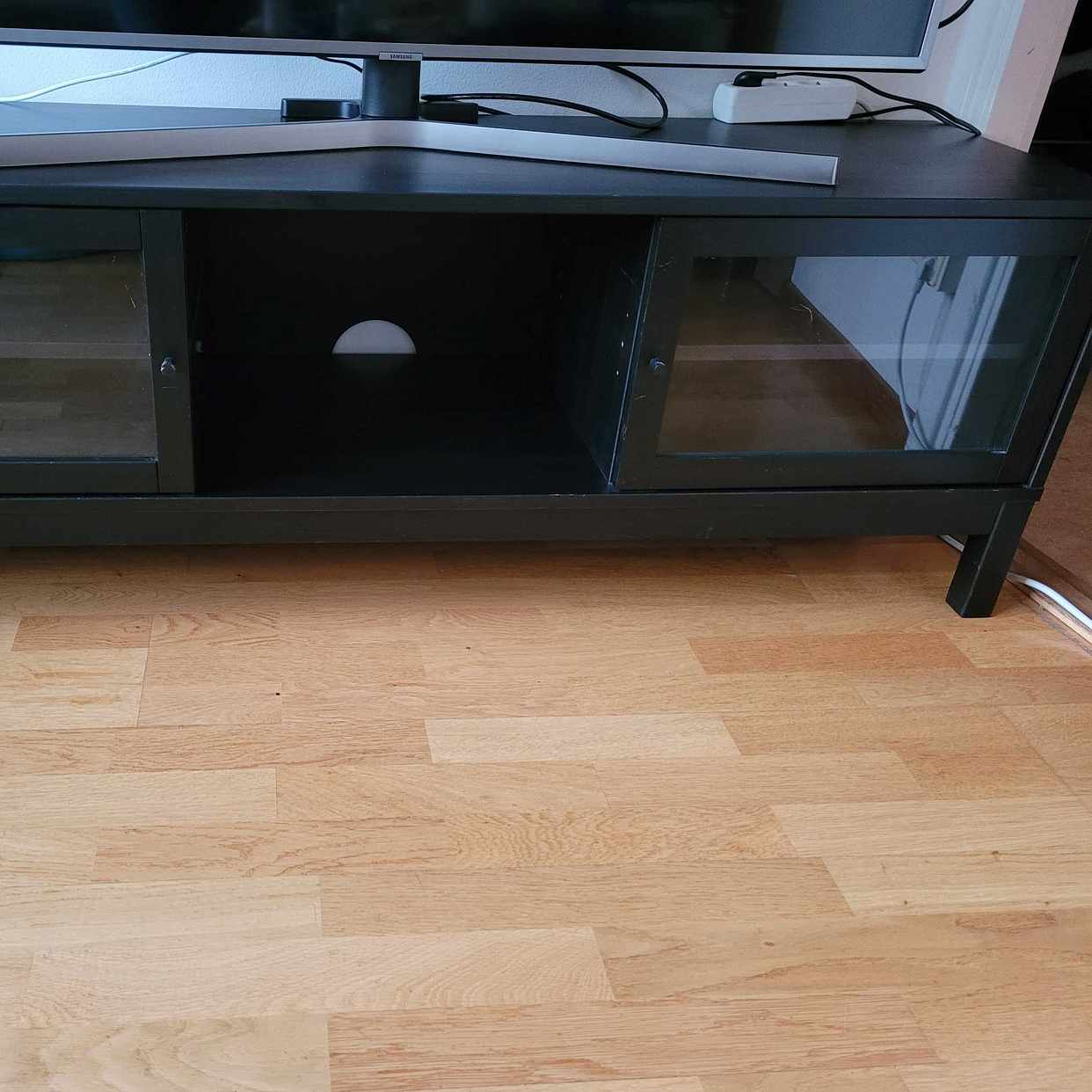 image of Tv-bänk - Vällingby