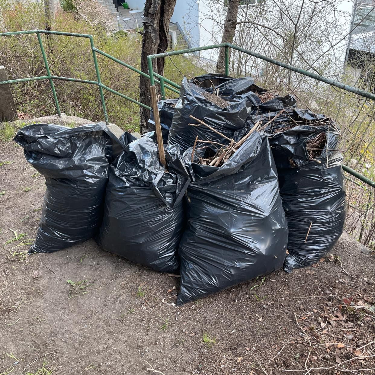 image of 9 sopsäckar med trädgårds - Stockholm
