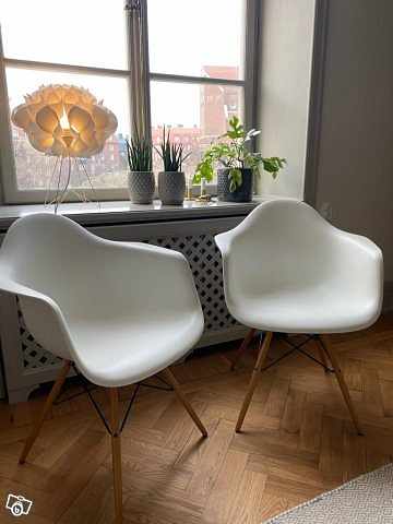 image of Eames Plastic Armchair DA - 