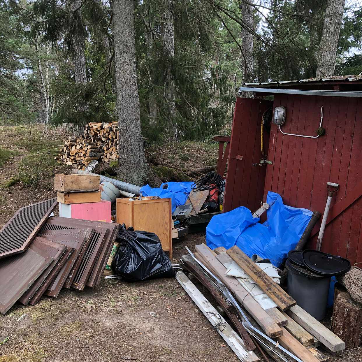 image of Slänga diverse byggmateri - Värmdö