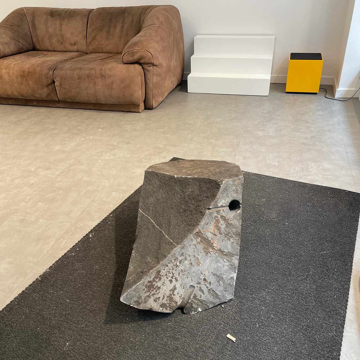 image of Delivery of a table base - 