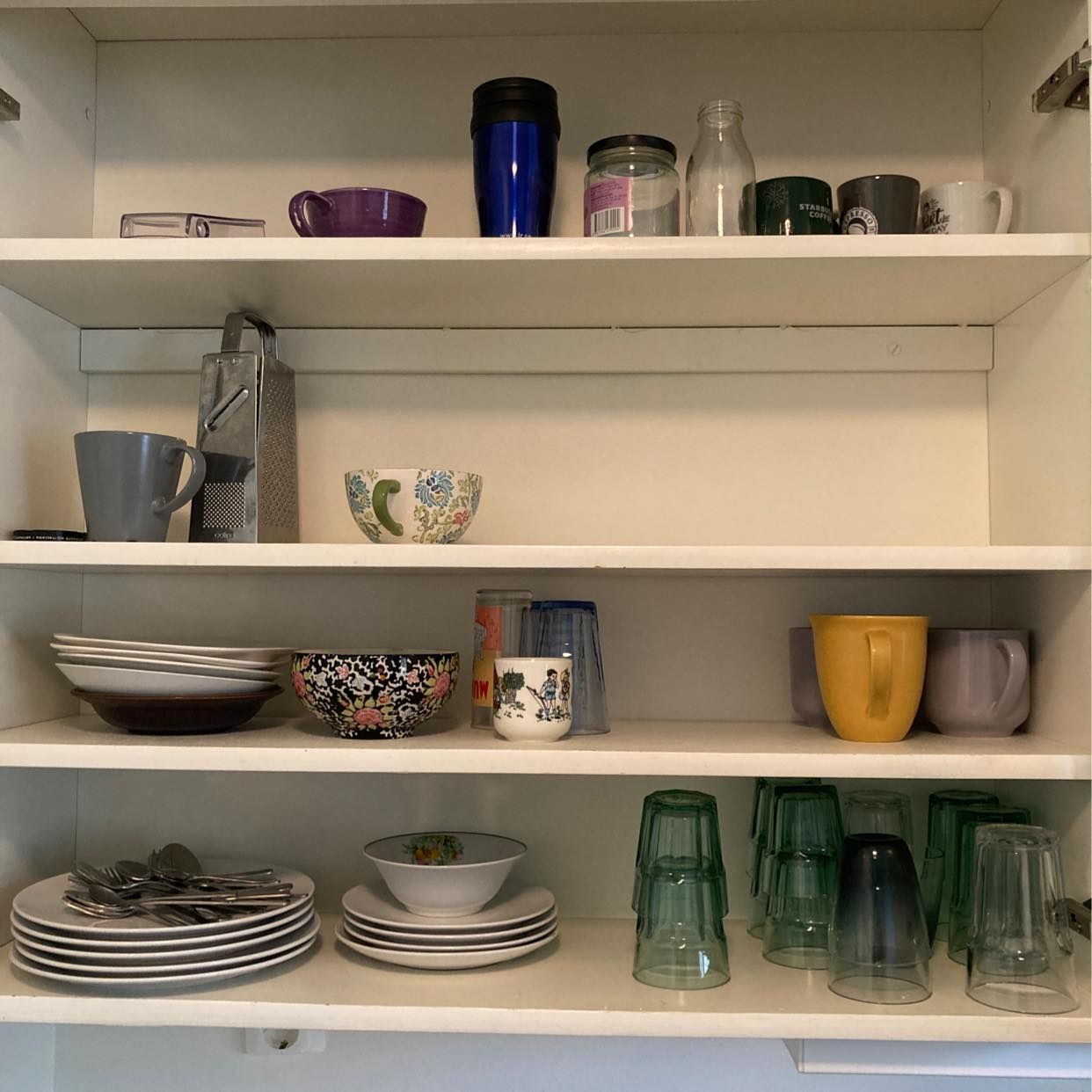 image of Tallrikar, glas, bestick - Spånga