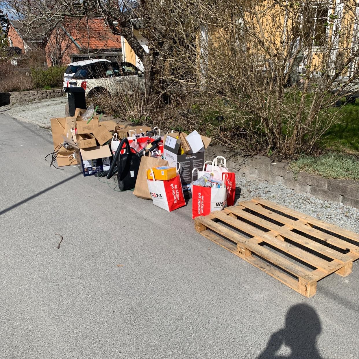 image of Kartong,backar,dammsugare - Nacka