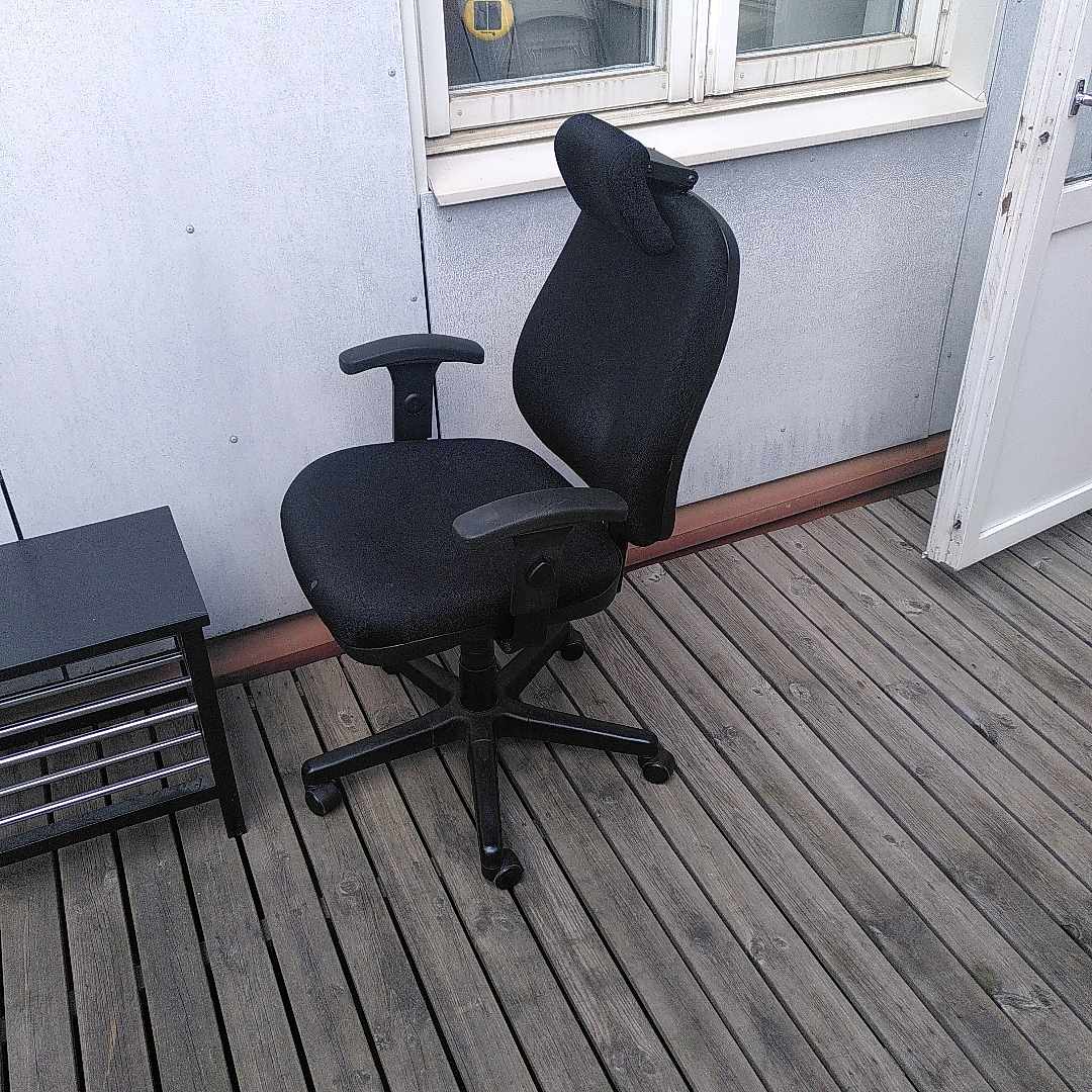 image of Office trash and furnitur - Göteborg