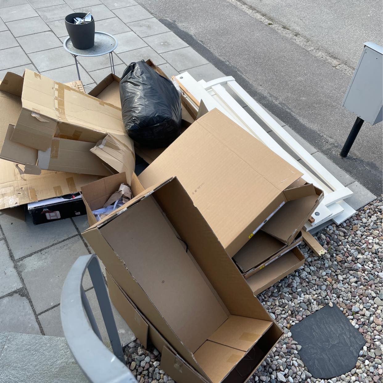 image of Kartonger, sängram skräp - Limhamn