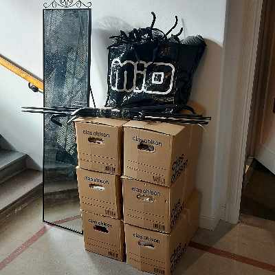 image of Moving boxes and mirror - 