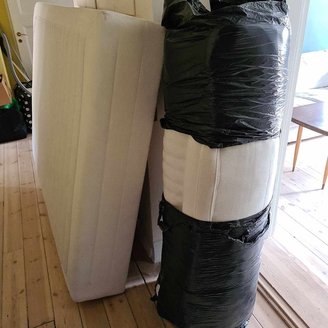 image of Säng + bäddmadrass - 