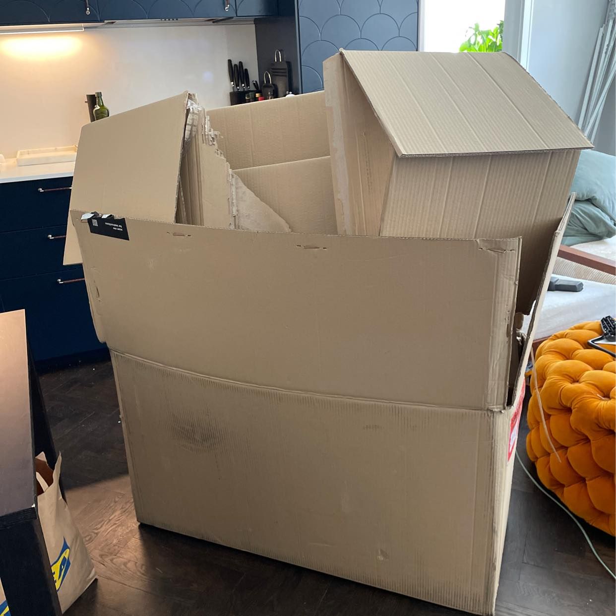 image of Kartonger och lite plast - Stockholm