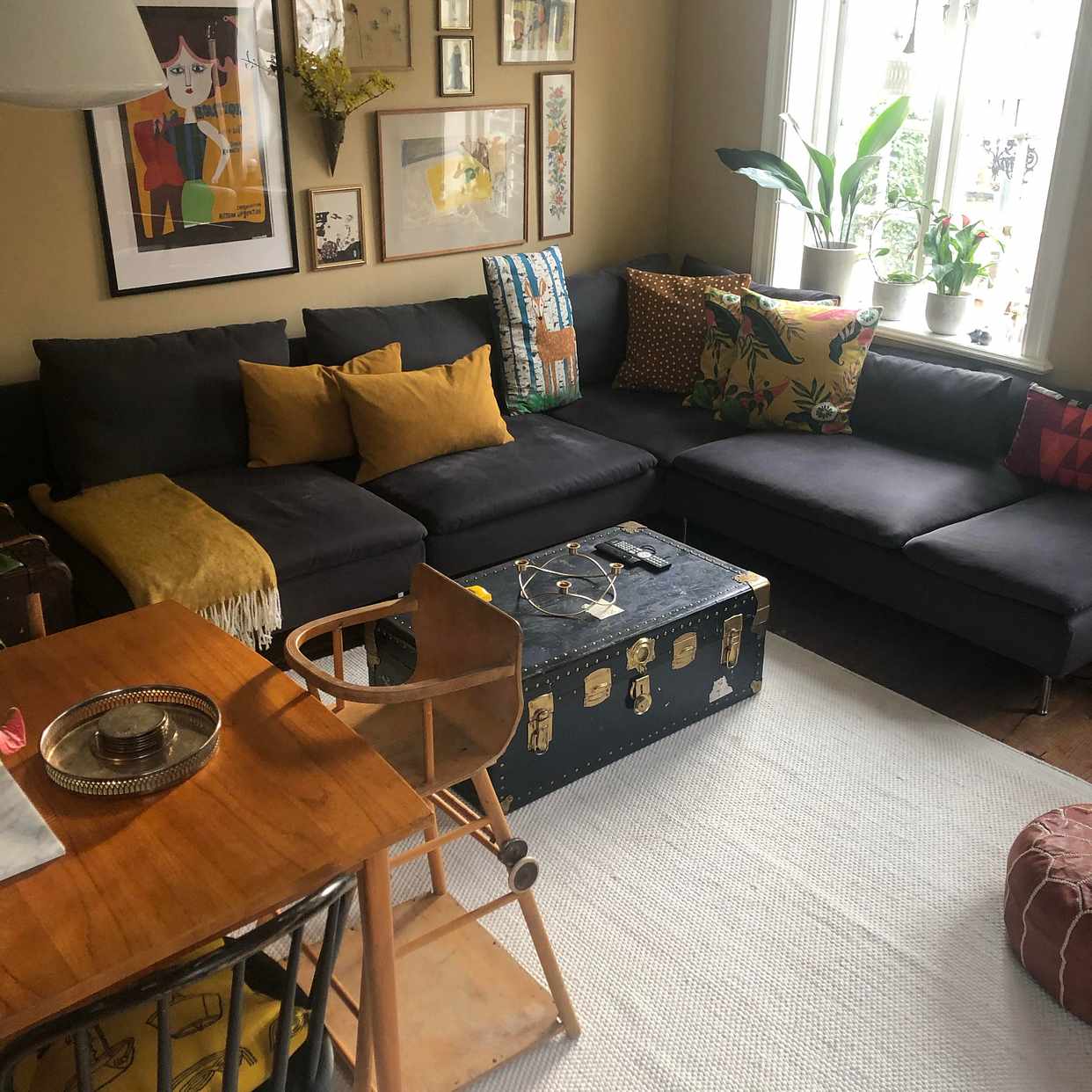 image of Switch two sofas - 