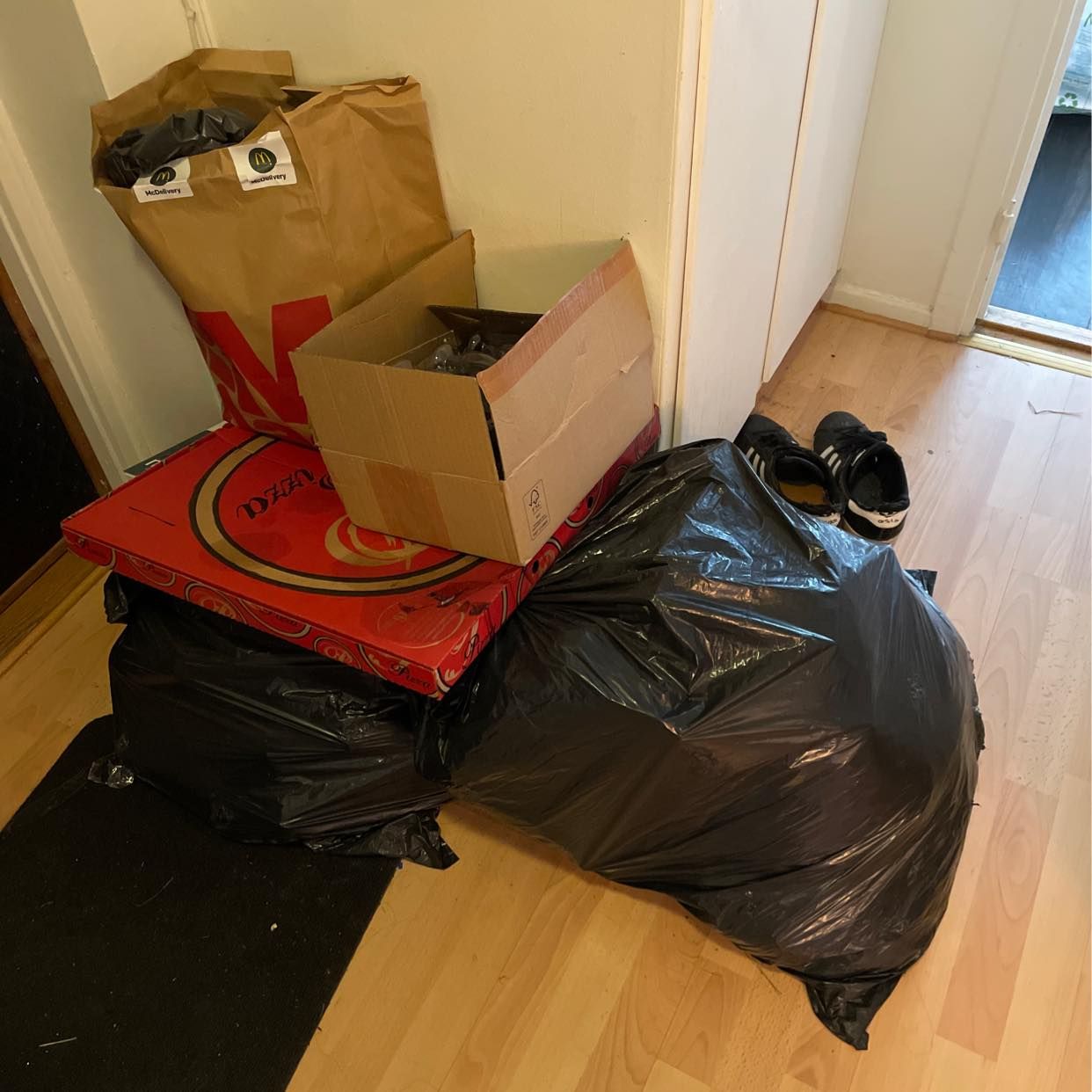image of Kartong samt fåtölj - Bandhagen