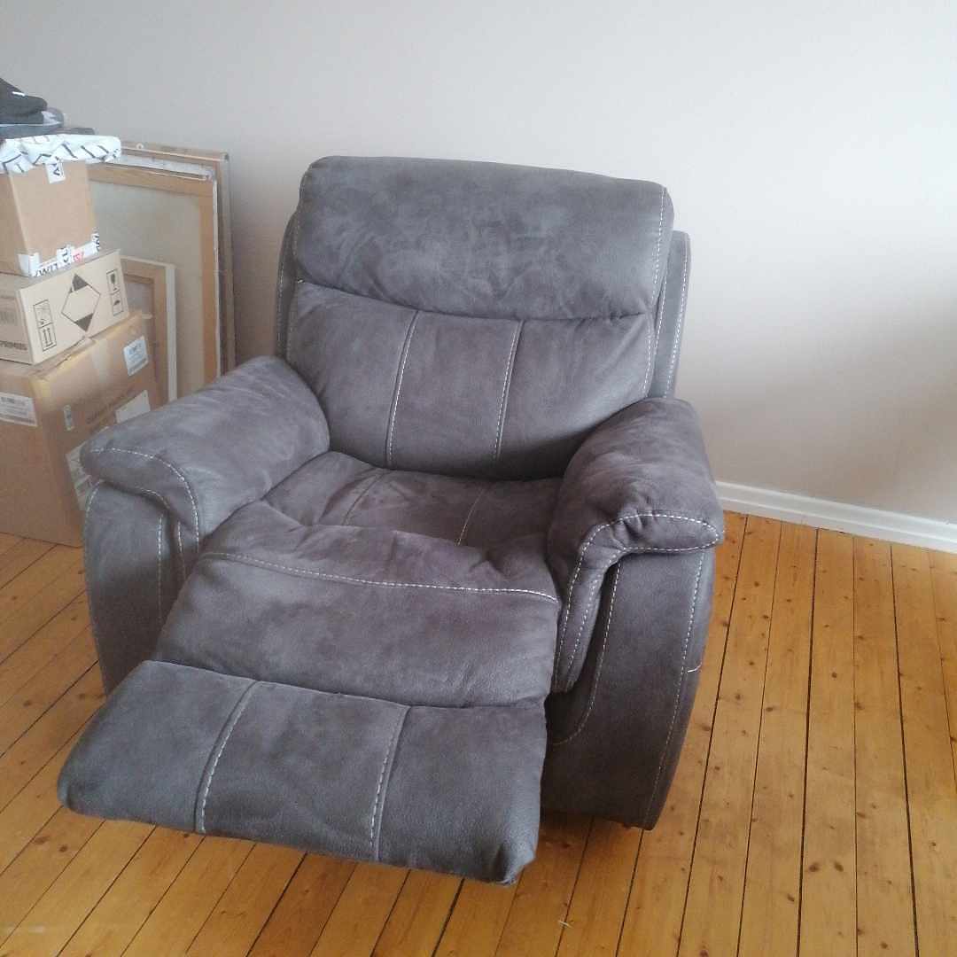 image of Fräsch fåtölj och tv bänk - 