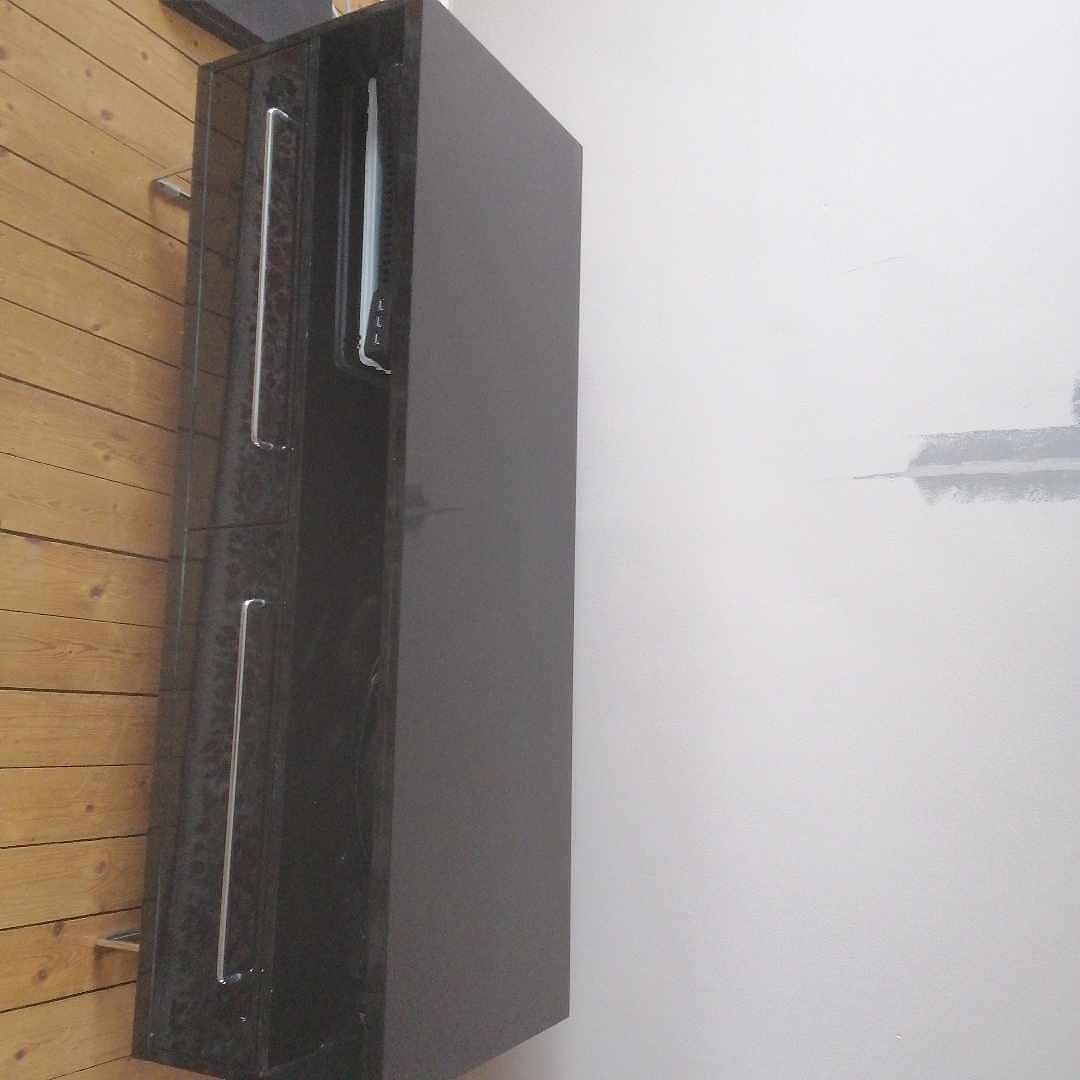 image of Fräsch fåtölj och tv bänk - 