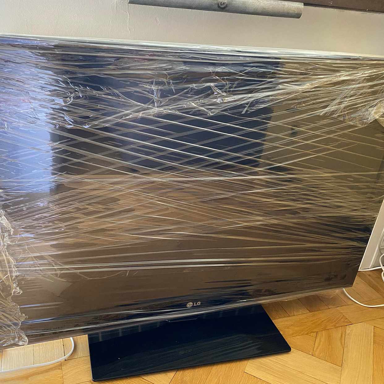 image of TV, Christmas tree, cloth - Stockholm