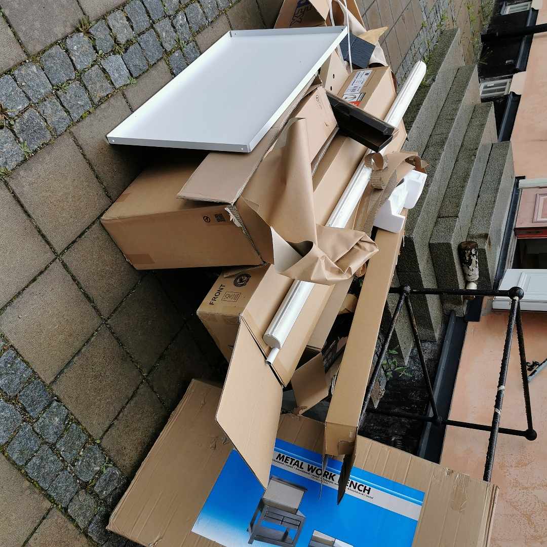 image of Cardboar/plastic packing - Solna