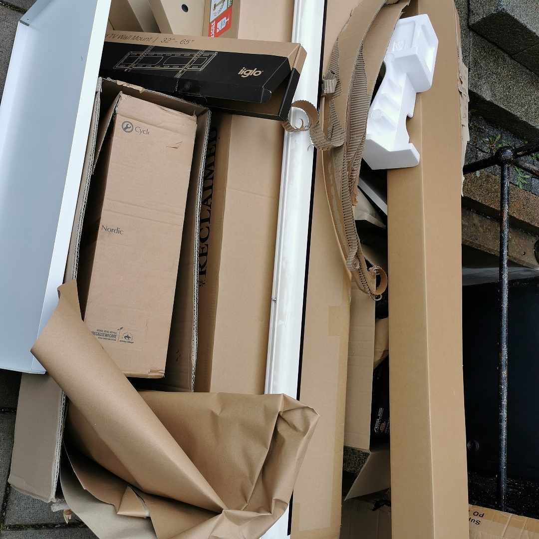 image of Cardboar/plastic packing - Solna