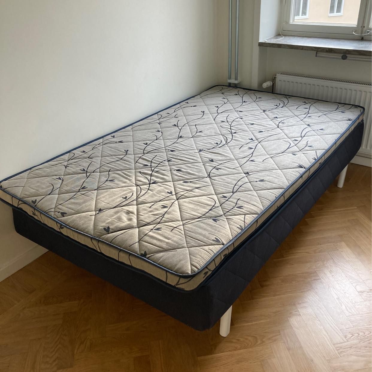 image of Säng + klädställning - Johanneshov