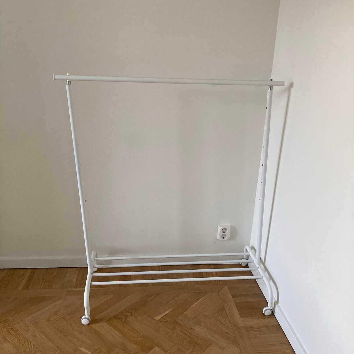 image of Säng + klädställning - Johanneshov
