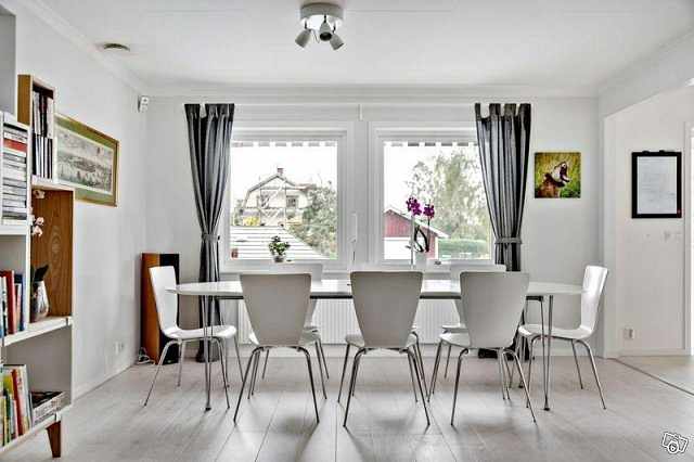 image of Matbord med 8st stolar - 