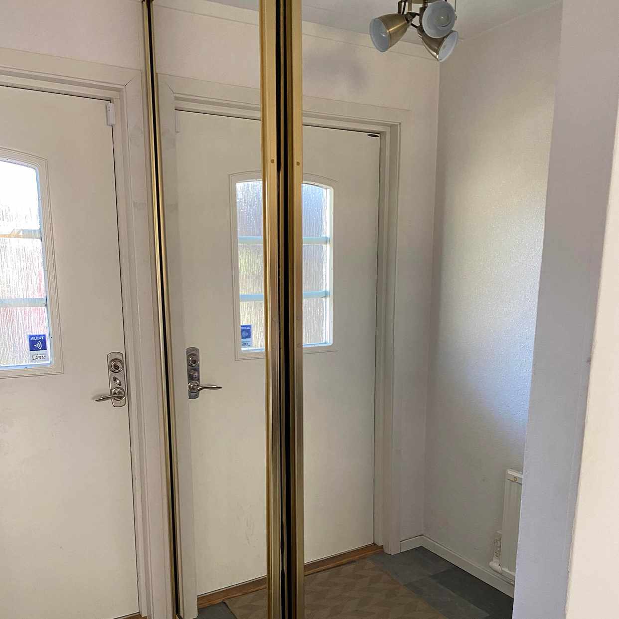 image of Spegel skjutdörrar - Tyresö