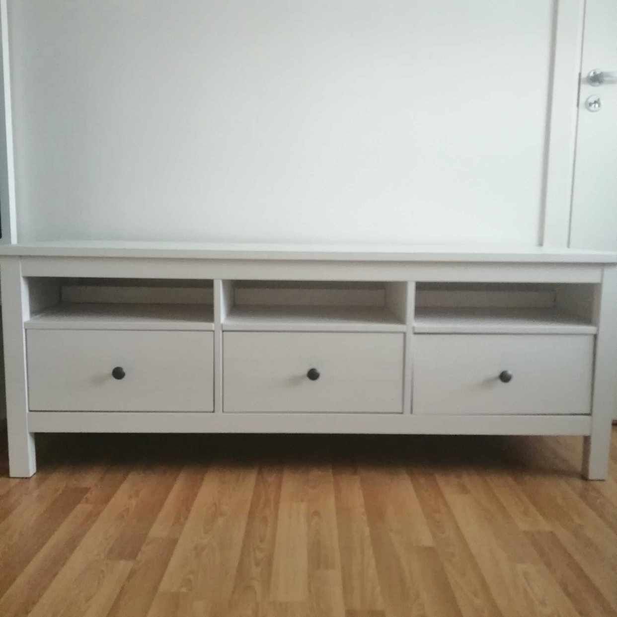 image of Möbler som ska slängas - Hägersten