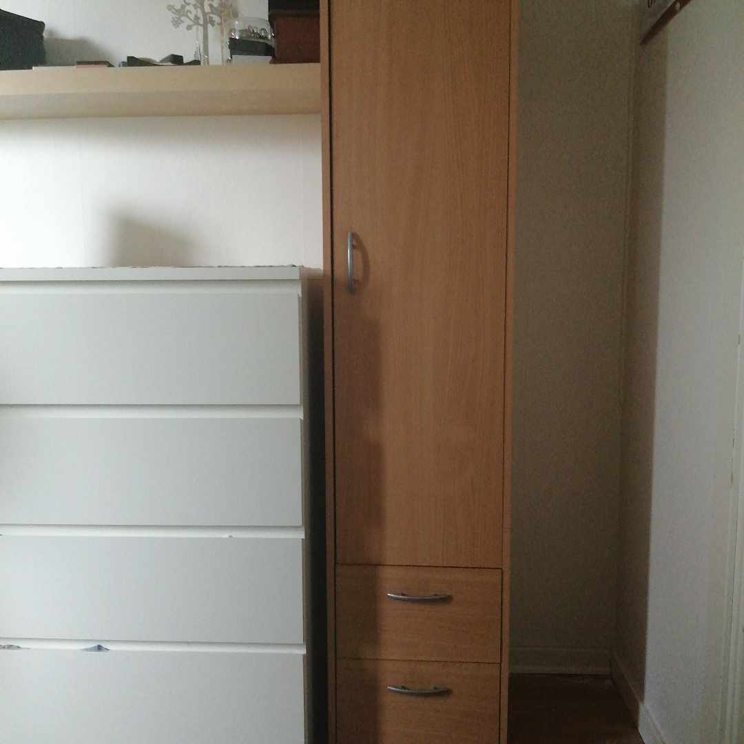 image of Möbler som ska slängas - Hägersten