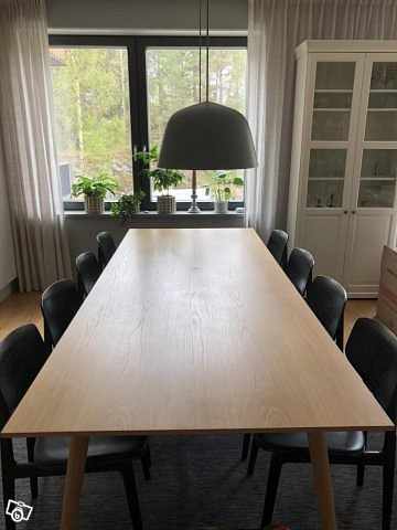 image of Leverans av stort matbord - 