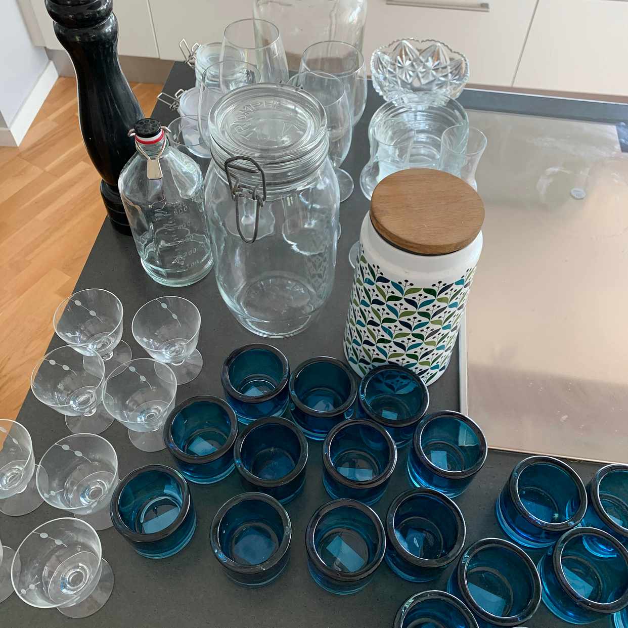image of Div glas och burkar - Huddinge