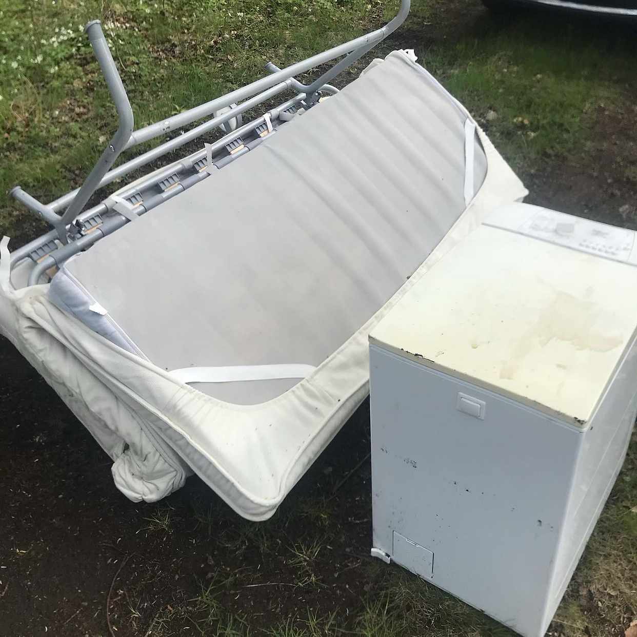 image of Broken bed & dryer - Grödinge