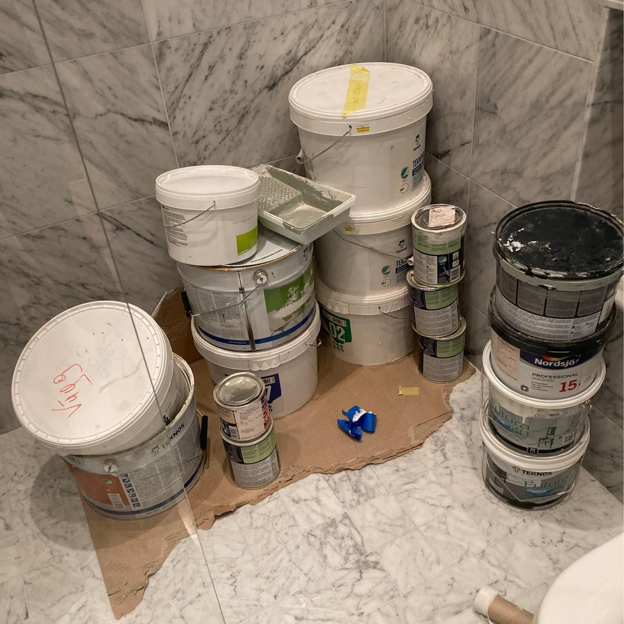image of Slänga skräp efter renove - Stockholm