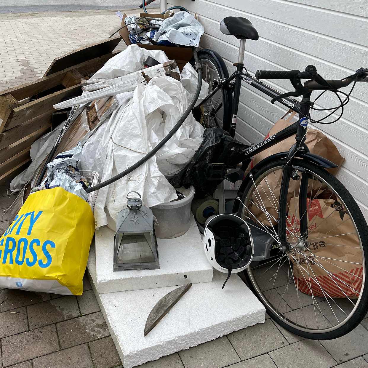 image of Bladade byggsopor 1 cykel - Skogås