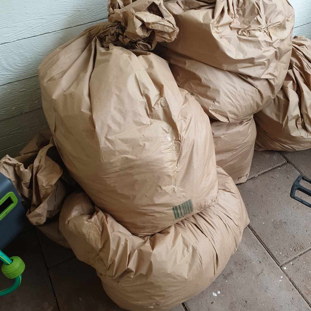 image of 6 papppåsar med jord. - Tullinge