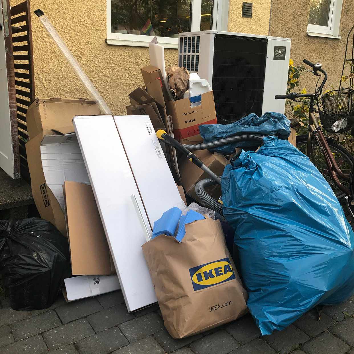 image of Skräp till återvinningen - Skärholmen