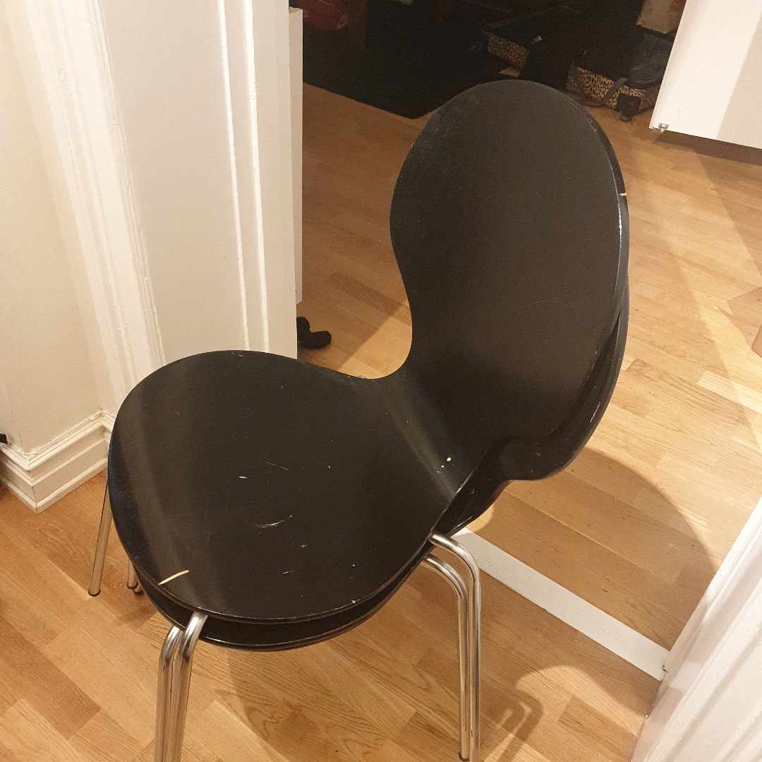 image of Tre trästolar - Stockholm