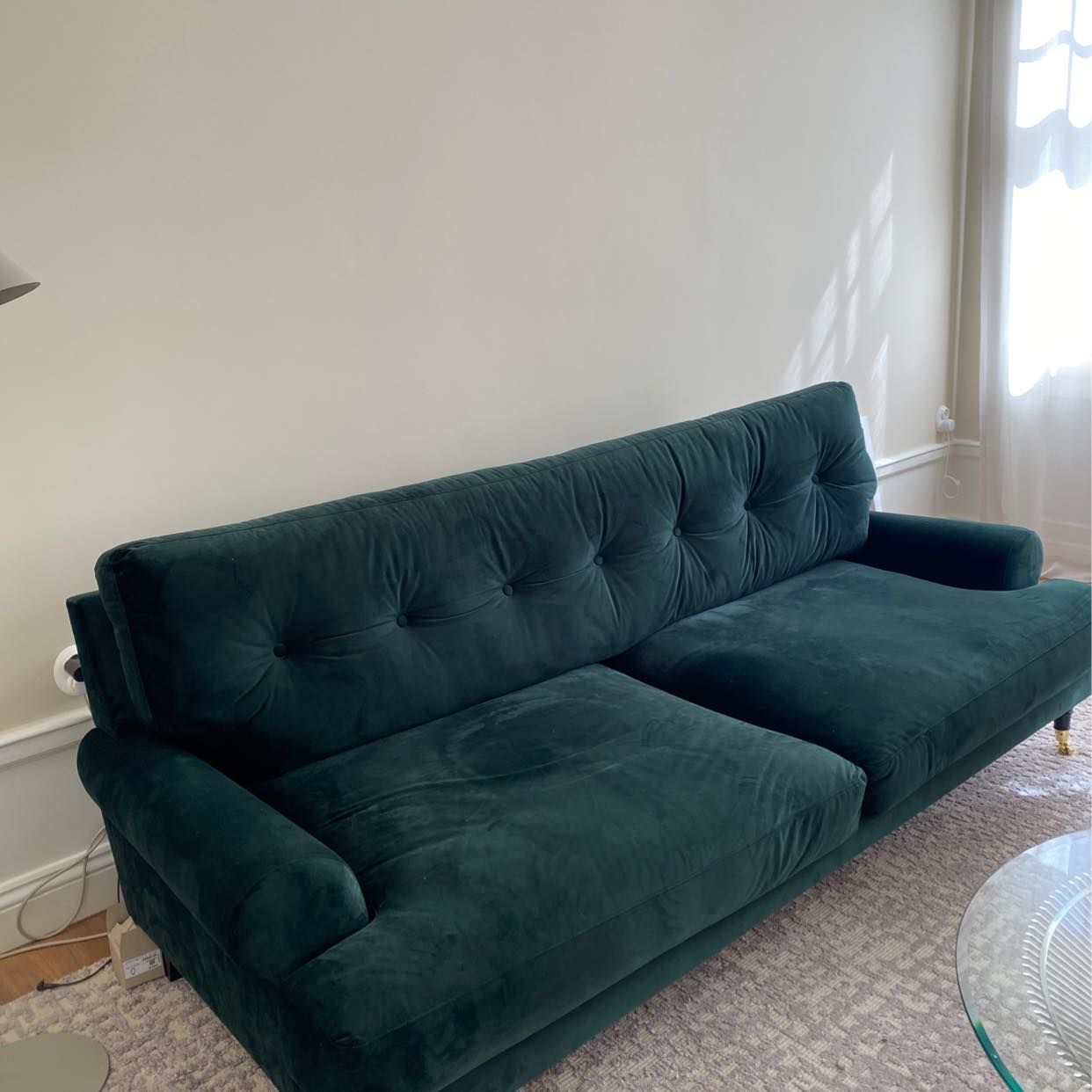 image of Leverera en soffa. - 