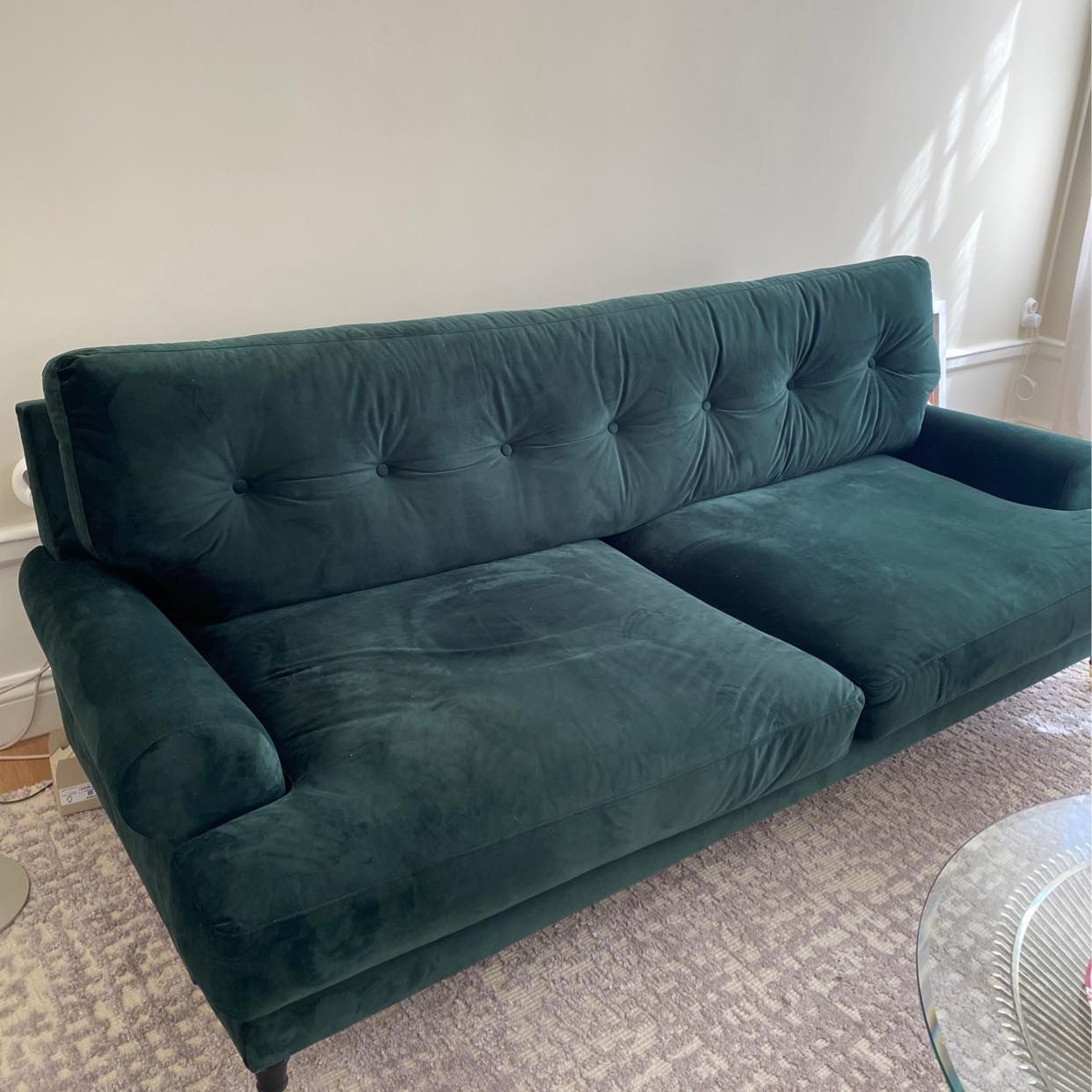 image of Leverera en soffa. - 