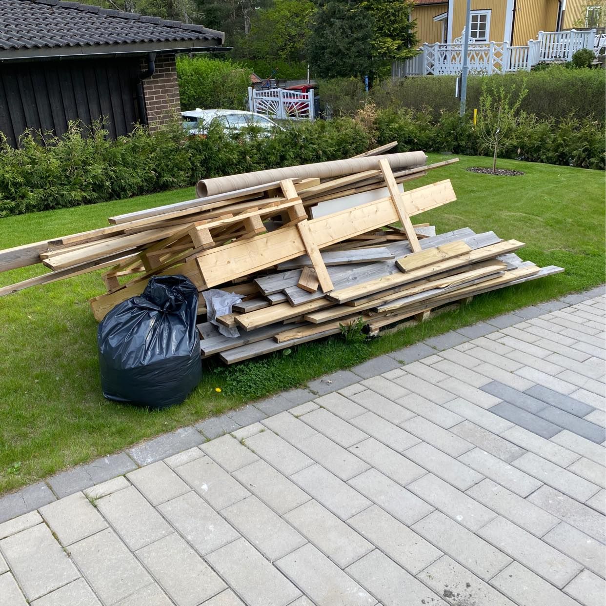 image of Hämta trä, gräs i säck - Huddinge