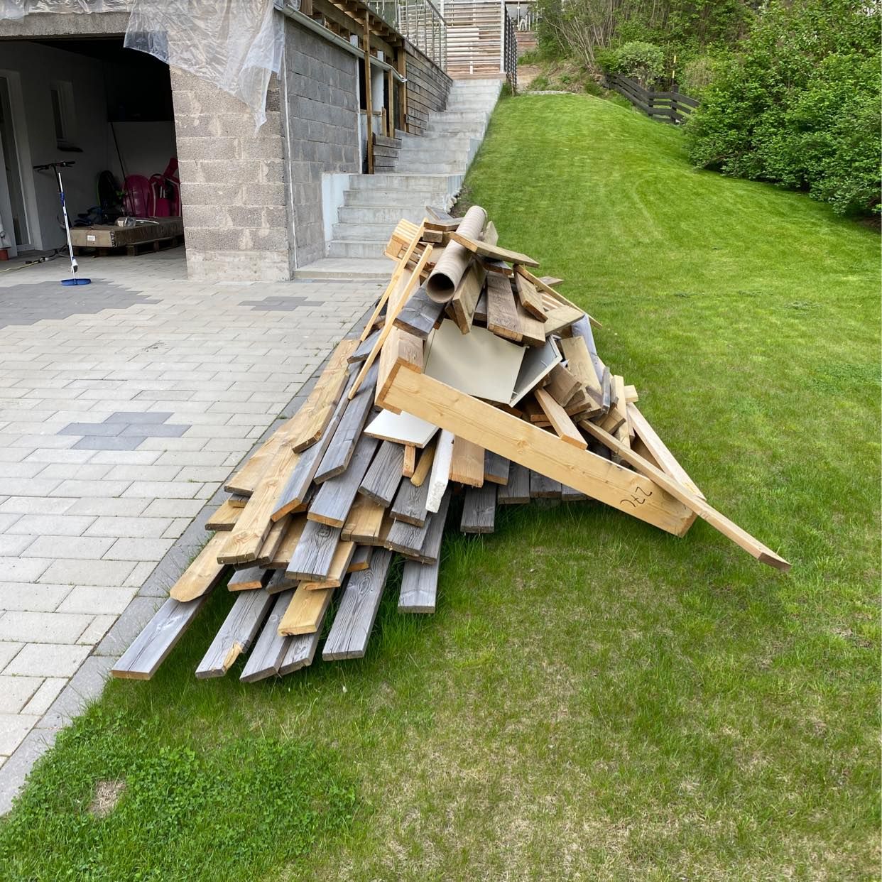 image of Hämta trä, gräs i säck - Huddinge