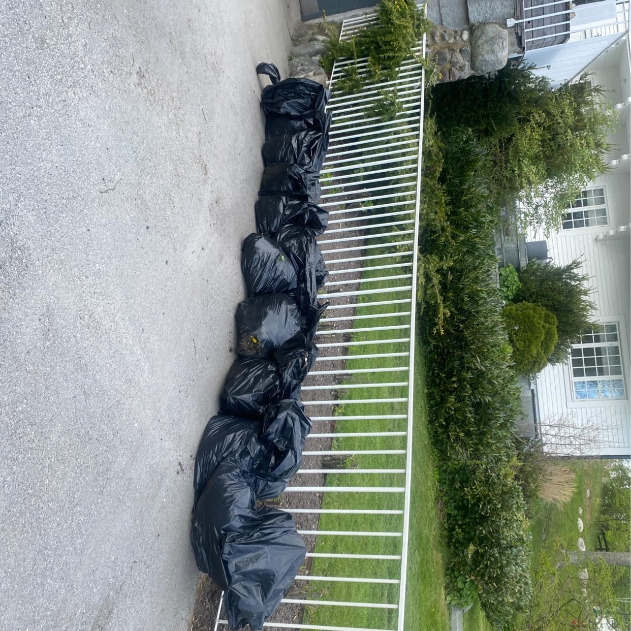 image of 10 påsar trädgårdsavfall - Saltsjöbaden