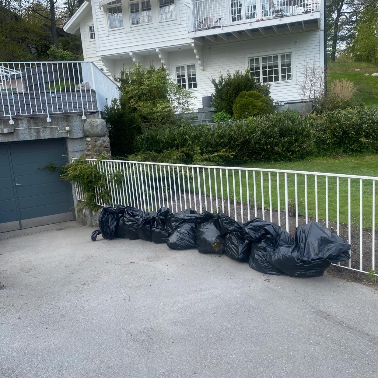 image of 10 påsar trädgårdsavfall - Saltsjöbaden