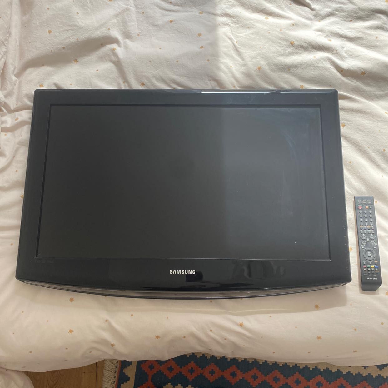 image of Samsung LCD TV 32” - Stockholm