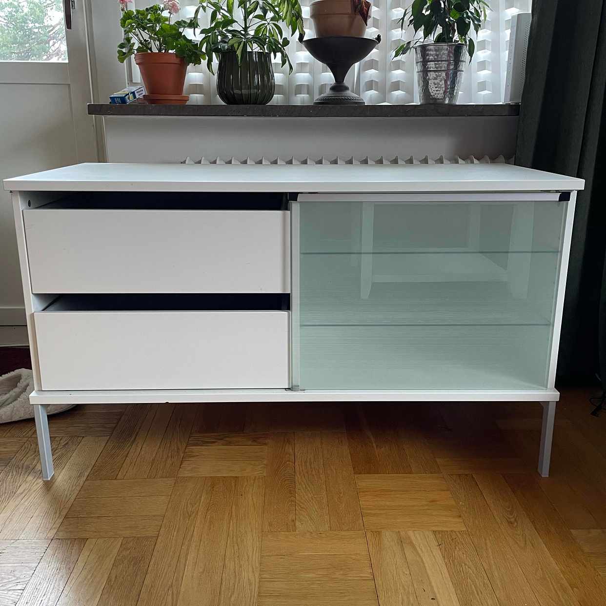 image of Vit skänk från IKEA - Solna