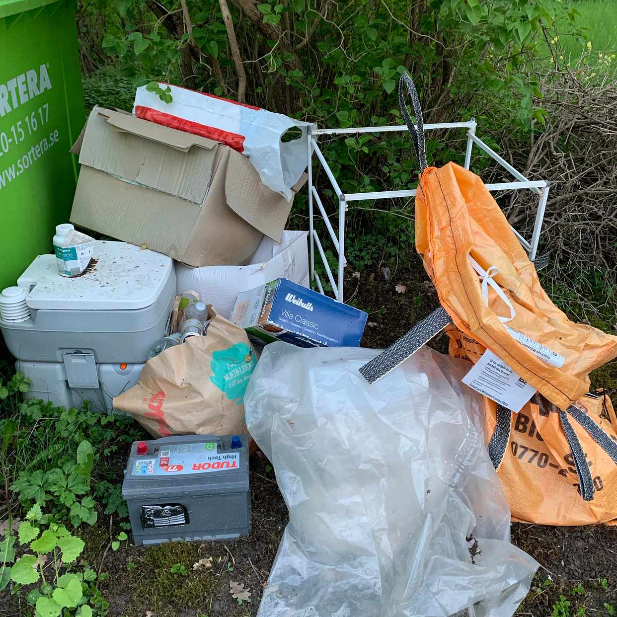 image of Byggavfall och div skräp - Tyresö
