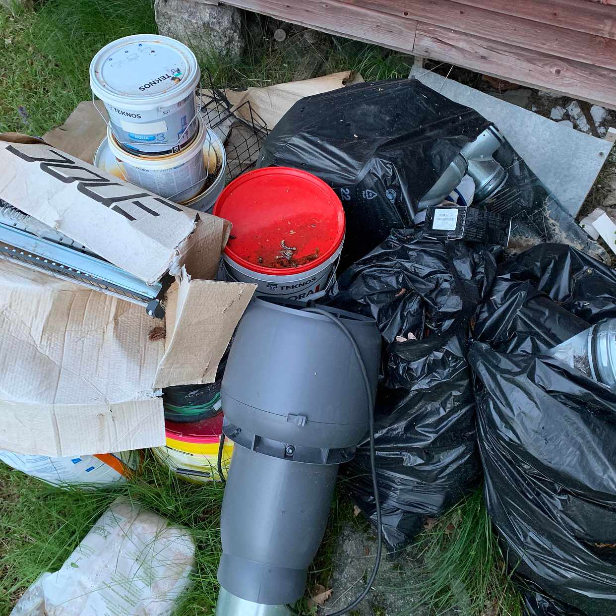 image of Byggavfall och div skräp - Tyresö
