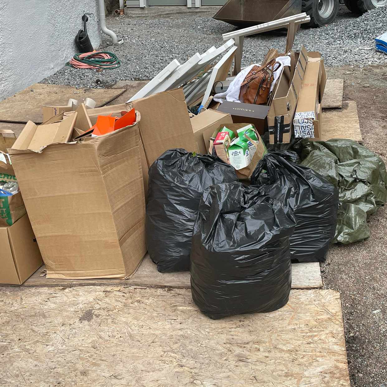 image of Cardboard, general waste - Lidingö