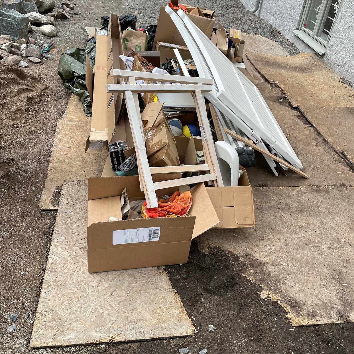 image of Cardboard, general waste - Lidingö