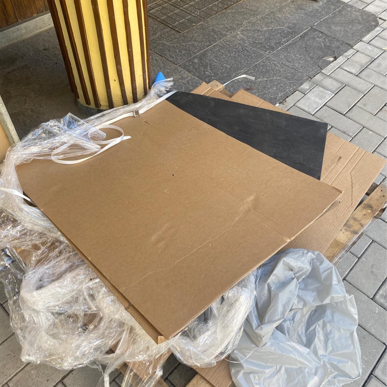 image of En pall och lite plast - Stockholm City