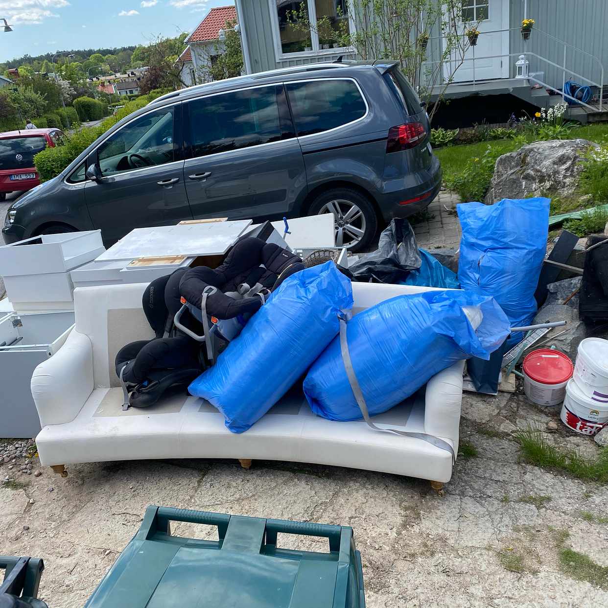 image of Diverse avfall, möbler - Bromma