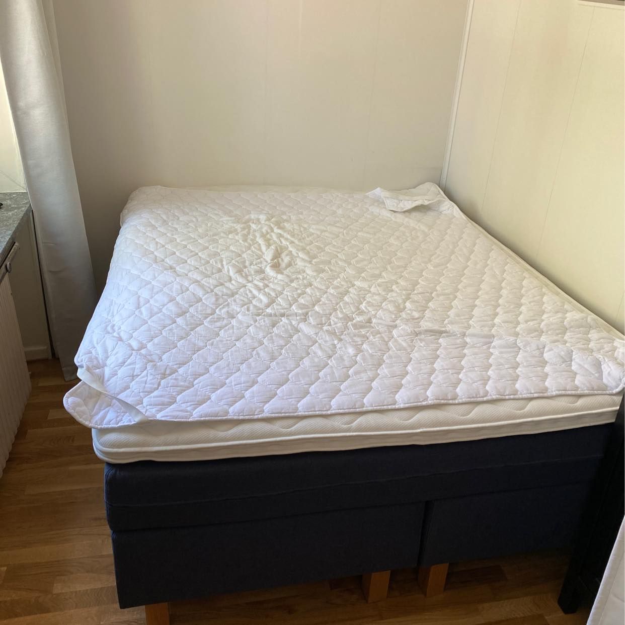 image of Säng 1.6m+Tavla - 