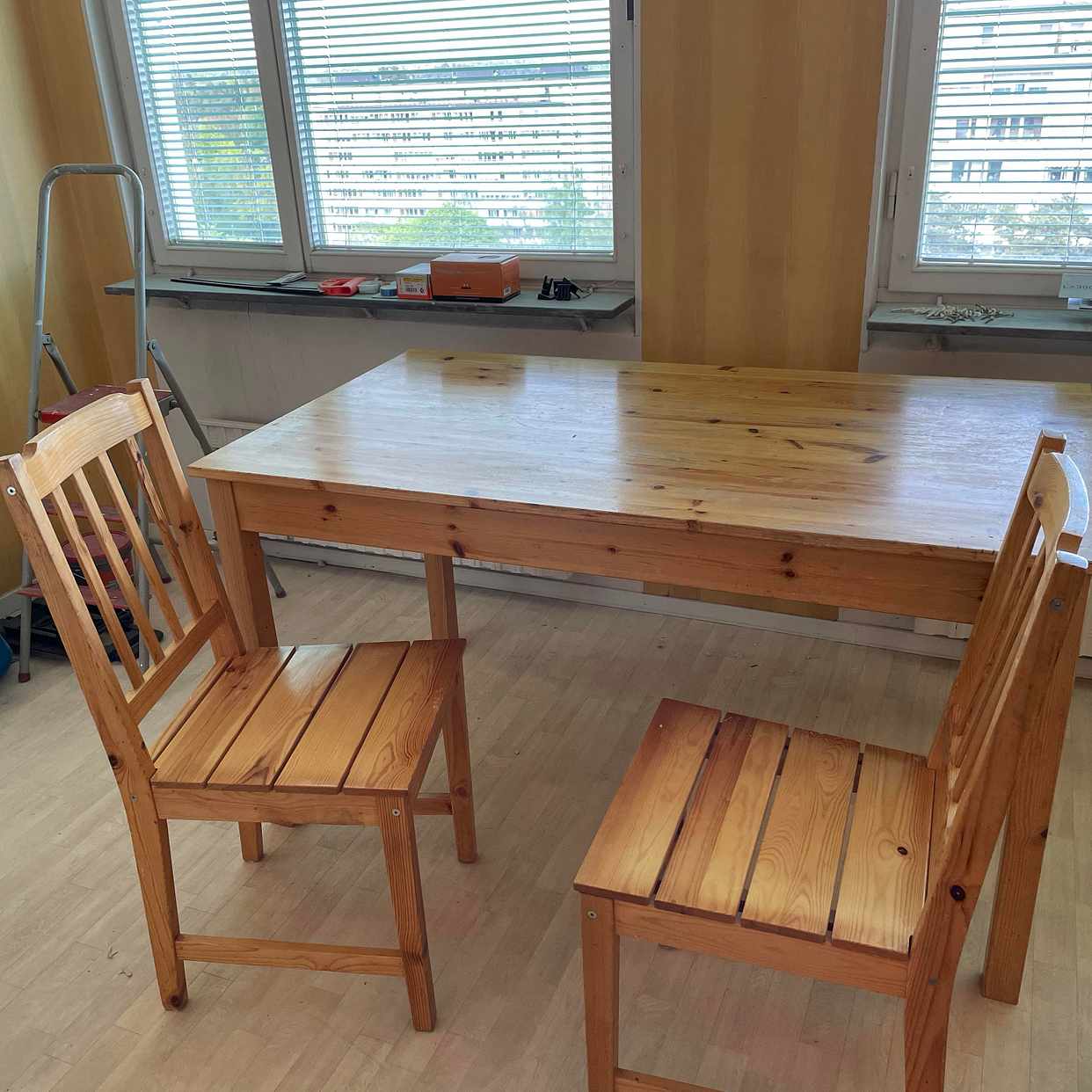 image of Matbord plus 4st stolar - Danderyd